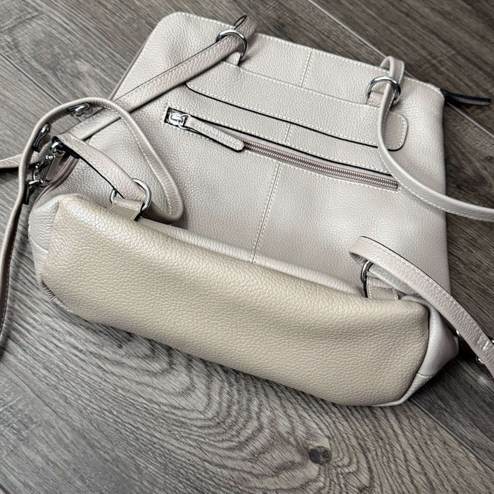 Clarks Pebbled Taupe/Beige Leather Convertible Backpack Shoulder Sling Bag Purse - Picture 3 of 5